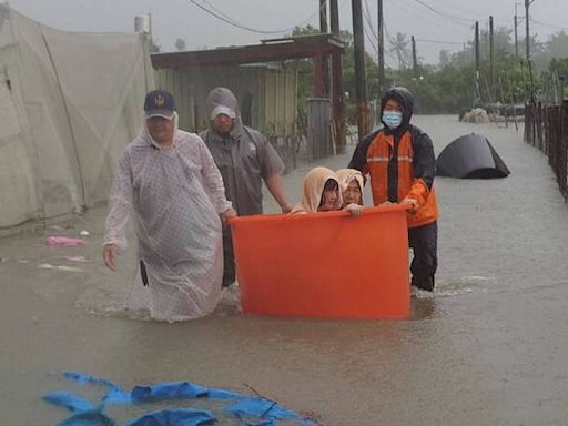 屏東大雨不斷 里港、九如、高樹淹水救出4人