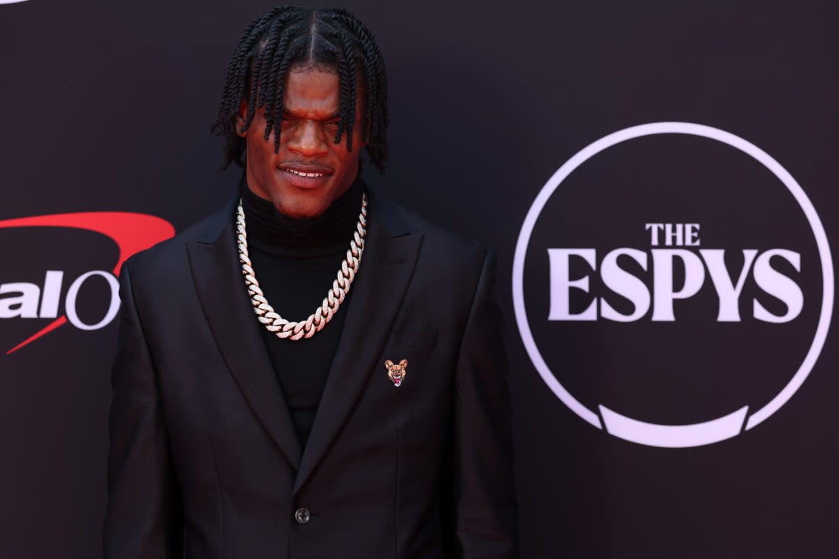 Lamar Jackson 'Trying to Make Something Happen' to Honor Ex-Ravens Star