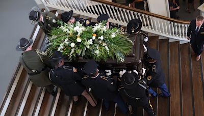 Florida Gov., U.S. Sen. Bob Graham lies in state at old Capitol