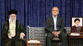 El ayatolá Alí Jamenei respalda la elección del reformista Pezeshkian como presidente de Irán