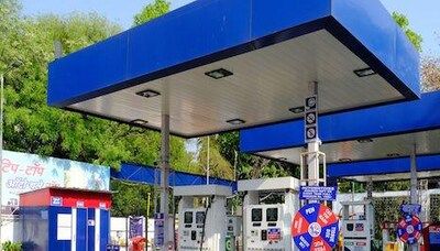 Delhi fuel pumps defer strike after govt's assurance on PUC certificate fee