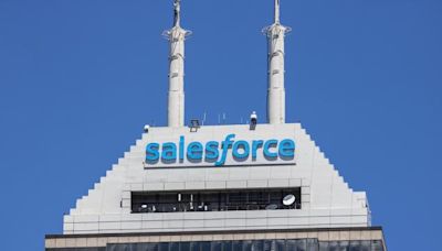 Digitalization Initiatives to Aid Salesforce's (CRM) Q1 Earnings