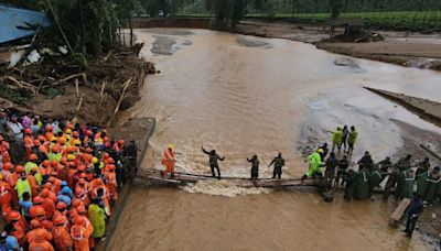 Indian soldiers building metal bridge to marooned area in Kerala landslides