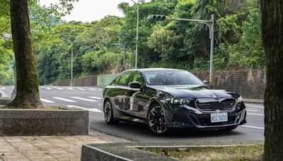 若無油 / 電選擇顧慮，它就是一輛純電 M5｜BMW i5 M60 xDrive 武鬥個性視車重為無物！