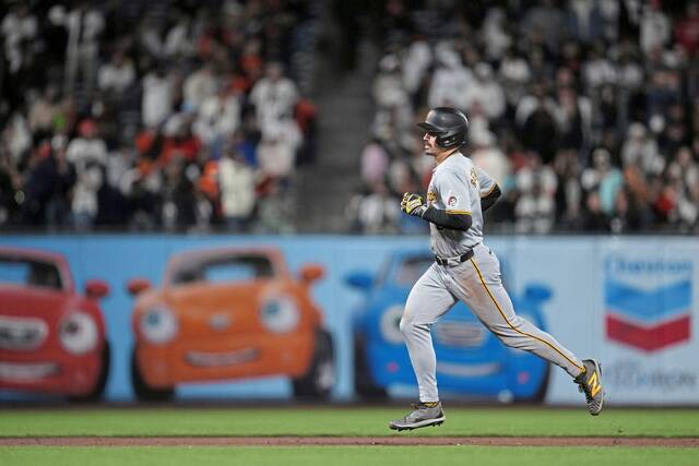 Bryan Reynolds, Ke'Bryan Hayes hit back-to-back homers in 10th as Pirates top Giants