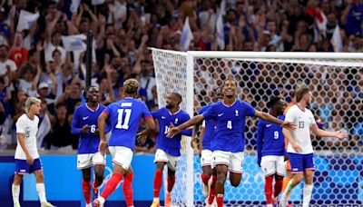 Paris 2024: France demolish USA; Argentina suffer controversial loss