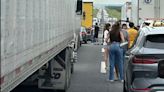 Accidente entre tráiler y camión de pasajeros provoca largas filas de autos detenidos en la autopista Monterrey-Laredo