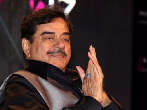 Shatrughan Sinha Hospitalised After Tripping on Carpet, Friend Pahlaj Nihalani Shares Health Update