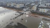 Ordenan la evacuación masiva en la capital de la región de Oremburgo por las inundaciones