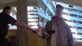 Hombre llega a hotel para encontrarse con menores; policía lo recibe