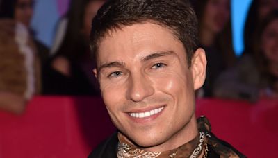 Joey Essex gets mobbed by Love Island fans at a nightclub as he returns to work