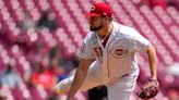 Graham Ashcraft, pitching with a heavy heart, leads Reds to sweep over Rangers