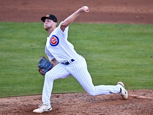 Red Sox make 3 off day roster moves, will promote rookie lefty reliever Fri.