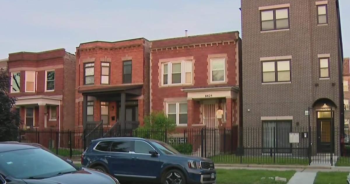 Woman in custody after fatally shooting man inside Chicago South Side residence