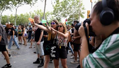 Spain's tourism minister condemns spraying of Barcelona visitors with water pistols - ET TravelWorld