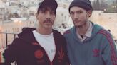 Exguitarrista de Red Hot Chili Peppers, demandado por una muerte