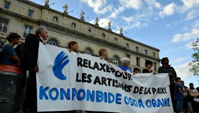 Dos activistas juzgados en Francia por querer "neutralizar" arsenal de ETA, hallados culpables exentos de pena