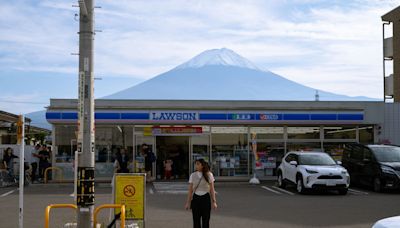 Popular Japan Attractions Restrict Visitors in Effort to Curb Bad Tourist Behavior