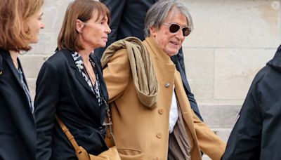 Jacques Dutronc, rentré en Corse avec sa compagne Sylvie, aurait choisi où reposera son épouse Françoise Hardy