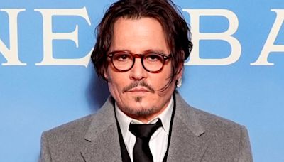 Johnny Depp busca dejar atrás su escandaloso pasado y trata de mantenerse sano y rodeado de buenos amigos