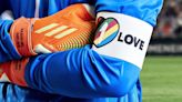 La FIFA dobla la rodilla ante Qatar en la polémica de los brazaletes arcoiris