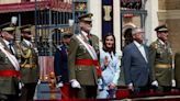 Felipe VI vuelve a jurar bandera 40 años después con la Princesa Leonor como alumna cadete