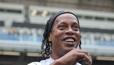 Ronaldinho se lució: Astros del fútbol triunfan sobre históricos chilenos en emocionante partido de leyendas