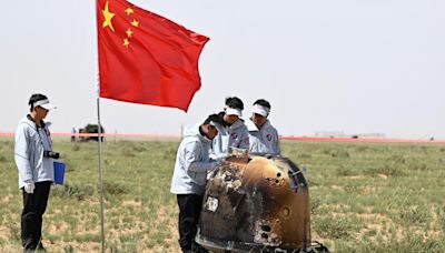 La sonda china Chang’e 6 vuelve a la Tierra con muestras de la cara oculta de la Luna por primera vez en la historia