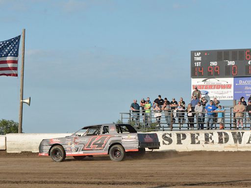 Goodwin's Broksieck, Canby's VanDerostyne each win fourth features of season at Casino Speedway