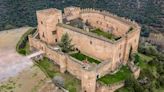 La leyenda de los fantasmas del castillo de Pedraza, una de las fortalezas más bonitas de España que está a la venta