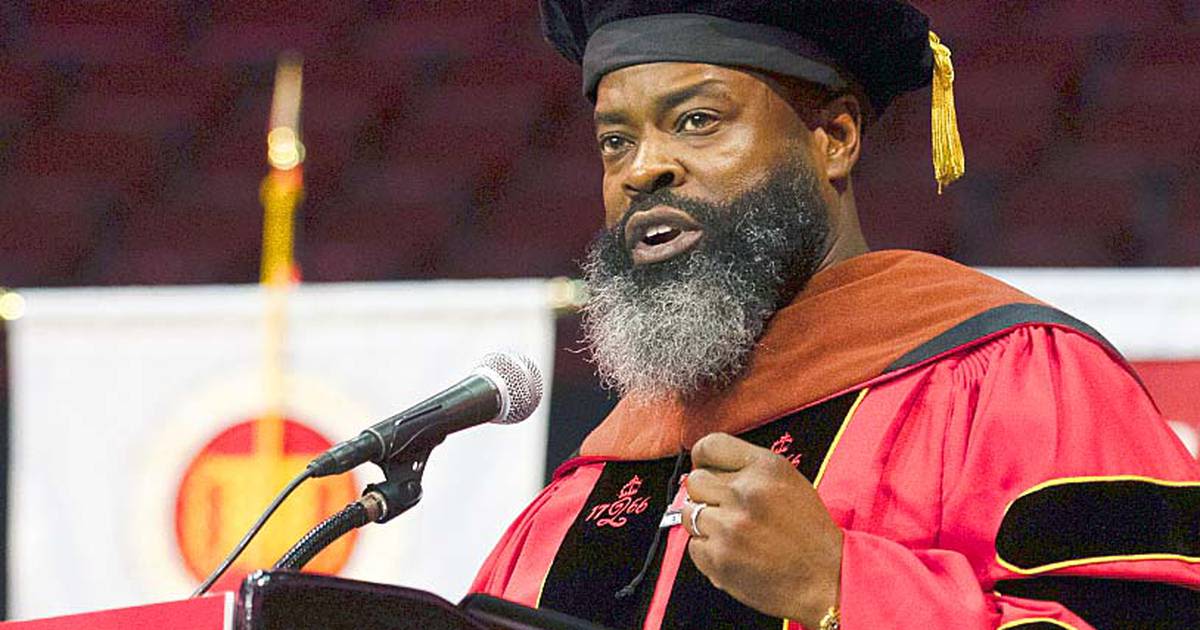 The Roots co-founder tells grads, ‘You are the mythmakers, the griots...’