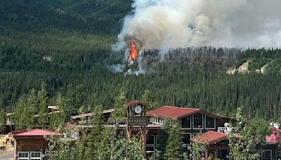 Denali National Park closes, wildfire erupts across river from Nenana River Canyon