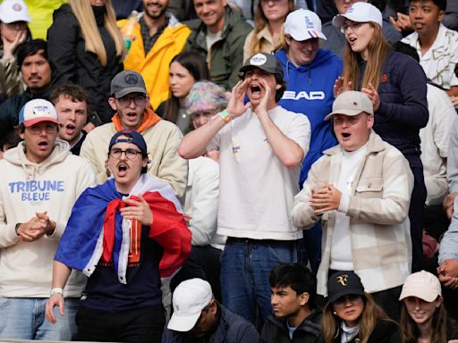 El Abierto de Francia prohibe el alcohol en las gradas después de llamar la atención a fanáticos