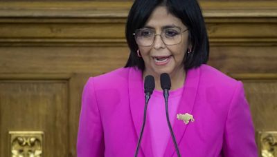 La vicepresidenta de Venezuela Delcy Rodríguez resultó herida tras la caída de un árbol