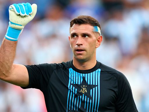 El Dibu Martínez se mandó una jamás vista: le pegó un pelotazo a la cámara aérea en la semifinal de la Copa América