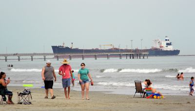 'Blue wave' of jellyfish washes ashore Corpus Christi beaches