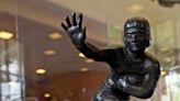 Reggie Bush is reinstated as 2005 Heisman Trophy winner, with organizers citing NIL rule changes