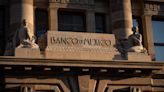 Mexico Central Bankers Strike Cautious Tone on Inflation Trends
