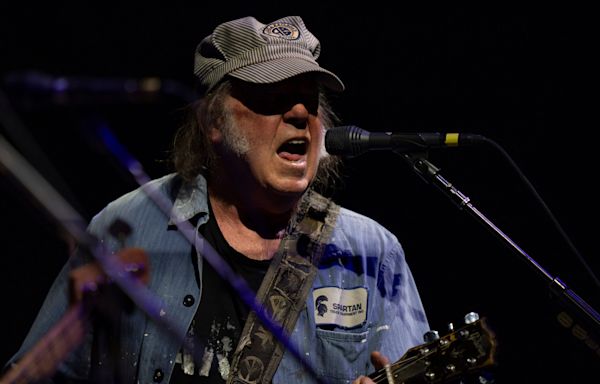 Neil Young rocks Franklin on first tour with Crazy Horse in a decade, double encore and other top moments