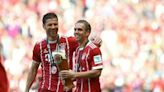 Lahm se dice "expectante" ante el futuro de su excompañero Xabi Alonso