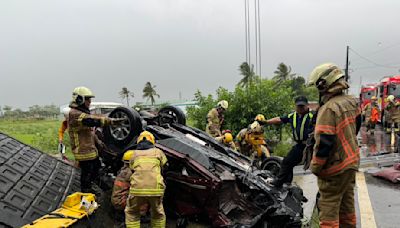 台南國道驚魂！轎車衝出護欄「翻落5米邊坡」摔爛 駕駛、女童送醫搶救