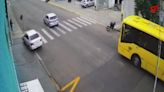 Motorista bêbado é preso após derrubar motos, bater em carros e ônibus e quase atropelar pedestre em Jundiaí; vídeo