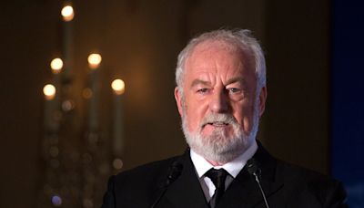 Muere Bernard Hill, conocido por papeles en 'El señor de los anillos' y en el 'Titanic'