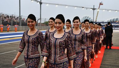 Singapore Air staff get eight months' salary bonus after record profits