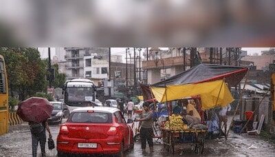 Heavy rain lashes Delhi, IMD issues red alert; waterlogging in several area