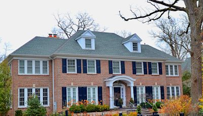 'Home Alone' house in Chicago suburbs hits the market