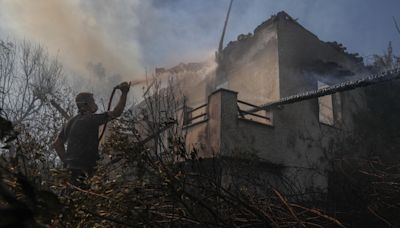 Contenido el gran incendio que amenazó zonas pobladas a las afueras de Atenas