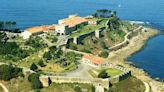 El Parador más bonito de España está en un pueblo recomendado por ‘The Telegraph’: un increíble castillo al borde del mar