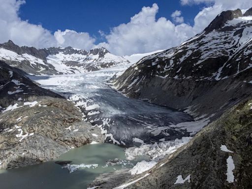 Melting glaciers cause Switzerland and Italy to redraw land borders