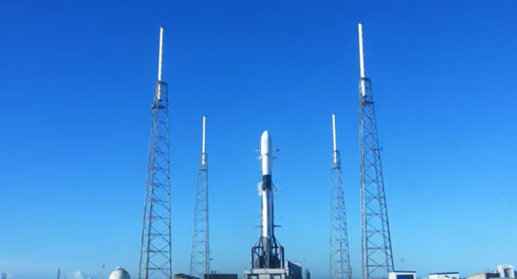 SpaceX switches up missions to set up Cape Canaveral launch tonight